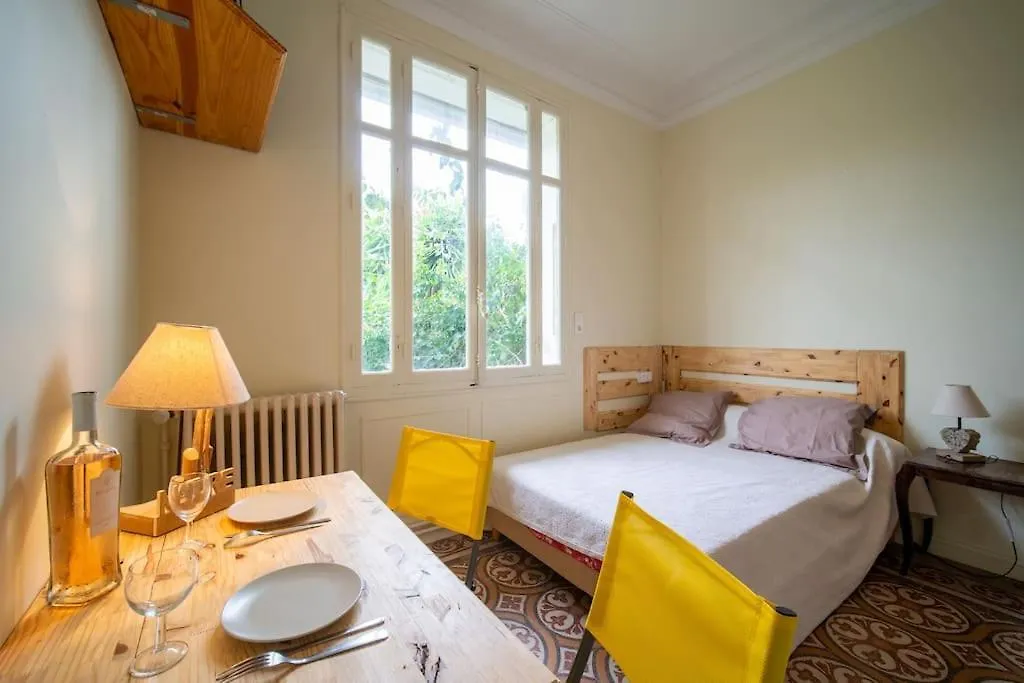 Apartment Appartements Tout Equipes Climatises Piscine Et Jardin Marseille France