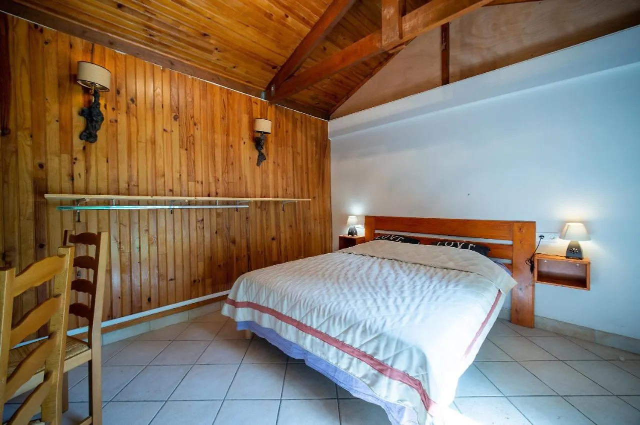 Appartements Tout Equipes Climatises Piscine Et Jardin Marseille